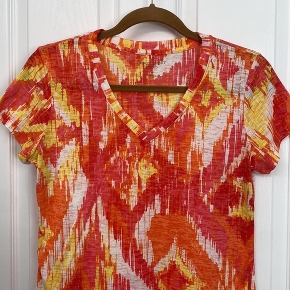 Chaus Sport Women’s Short Sleeve V-Neck Shirt Salmon Medium - Picture 2 of 5